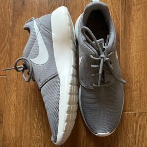 Nike roshe running shoes